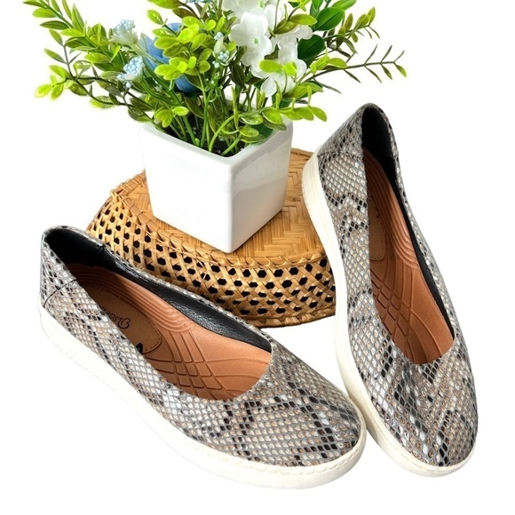Baretraps Nadra Rebound Snakskin Python Print Women's Ballet Flats Size 5.5 - Picture 3 of 17